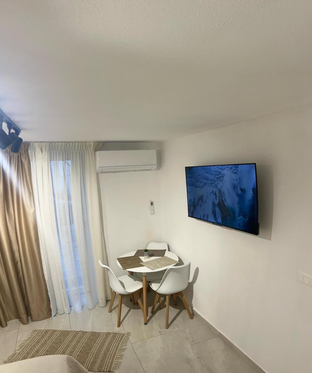 ホテル Aloha House Shkodër エクステリア 写真