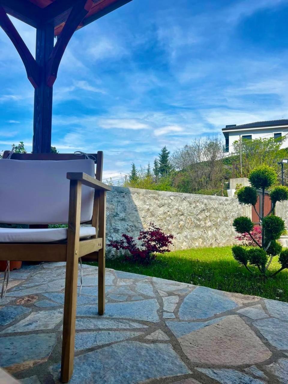 ホテル Aloha House Shkodër エクステリア 写真